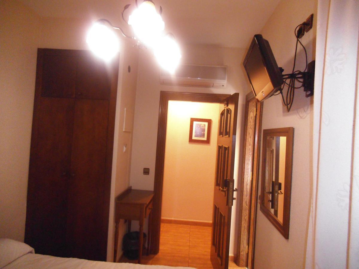 Hostal Los Galgos Yepes Exterior photo
