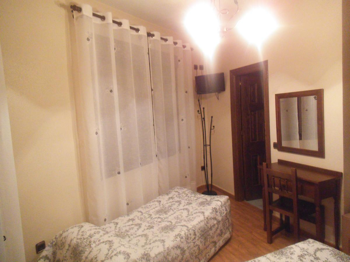 Hostal Los Galgos Yepes Exterior photo
