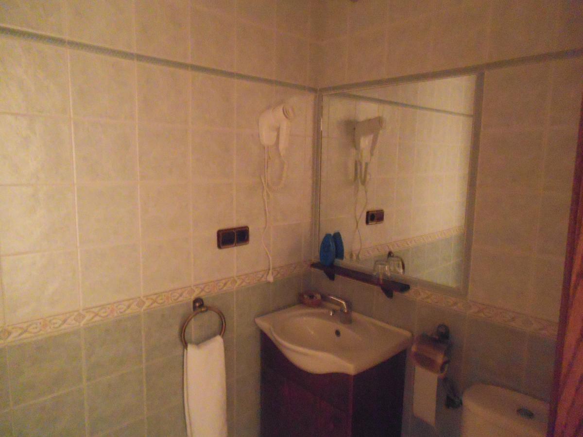 Hostal Los Galgos Yepes Exterior photo