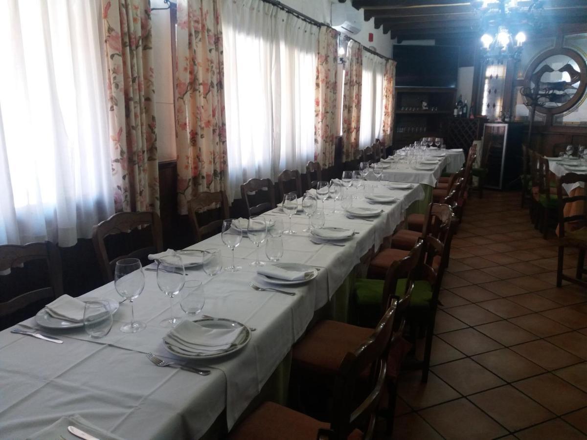Hostal Los Galgos Yepes Exterior photo